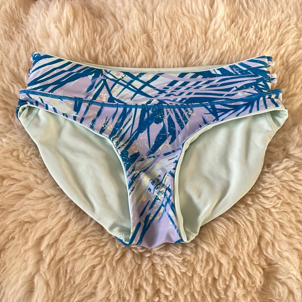 Ivivva reversible swim bottoms. Size 12